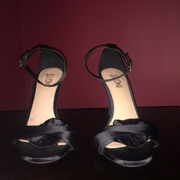 Shoes - Picture 2 of 3